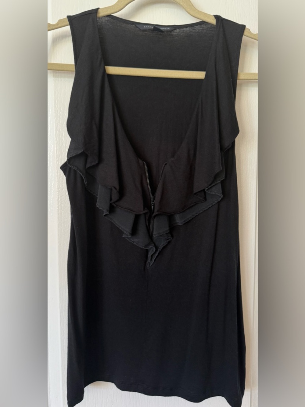 Banana Republic Black Ruffle Front Tank Blouse Zip Front Flowy Size M